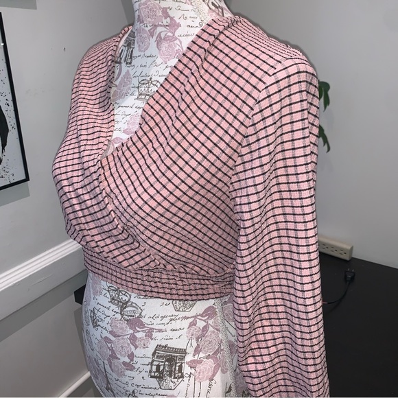 Pink wrap top - Picture 4 of 4